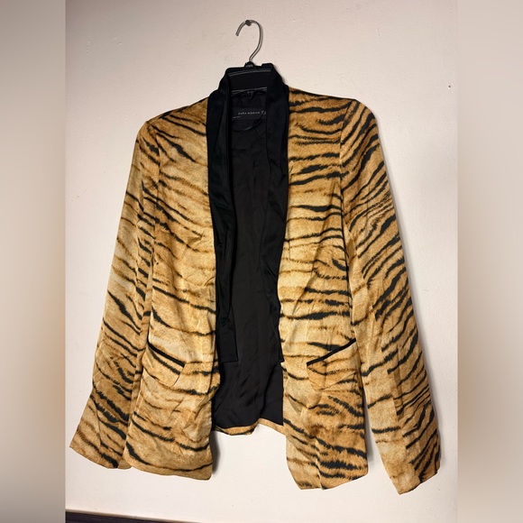Zara Jackets & Blazers - Zara Women's Bold Tiger Stripe Blazer
